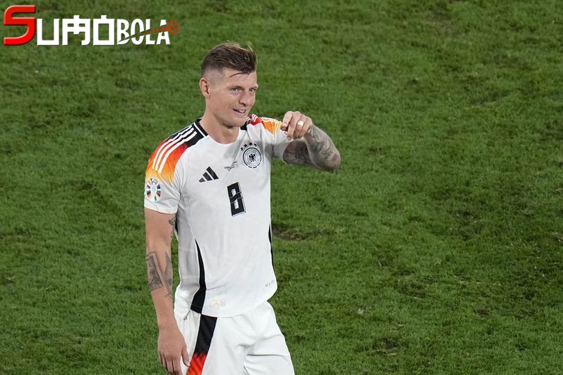 Savage! Joselu Berharap Toni Kroos Segera Pensiun, Kawan tapi Kini Jadi Lawan