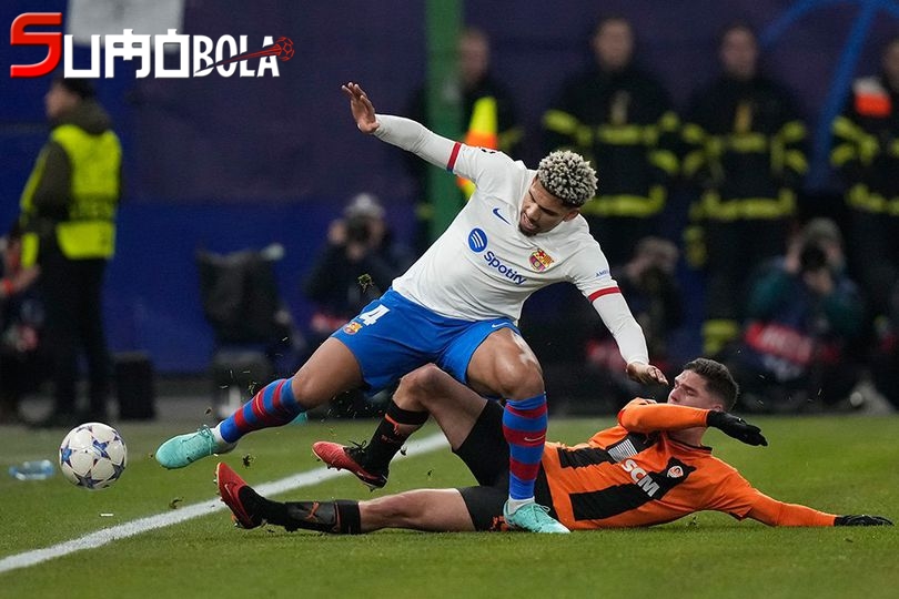 Ronald Araujo Ditaksir MU dan Chelsea, Begini Jawaban Barcelona