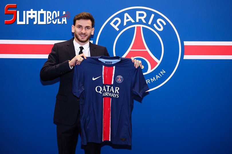 RESMI: Khvicha Kvaratskhelia Gabung PSG dengan Biaya Transfer Rp1,1 Triliun