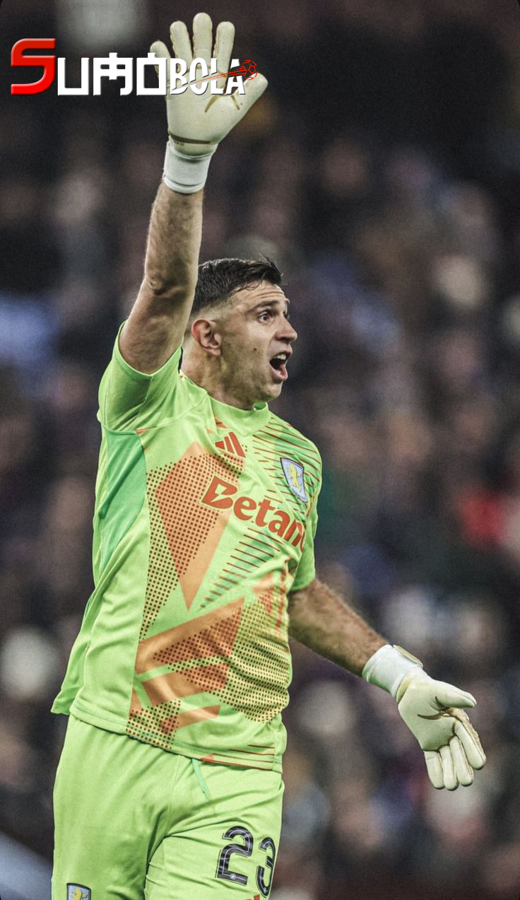 Wow! MU Ternyata Beneran Ingin Rekrut Emiliano Martinez