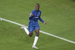 Selebrasi penyerang Chelsea, Nicolas Jackson usai membobol gawang Real Betis di final Liga Konferensi Eropa. (c) AP Photo/Darko Vojinovic
