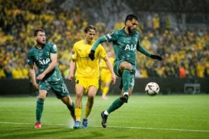 Aksi Rodrigo Bentancur dalam laga semifinal Liga Europa antara Bodo/Glimt vs Tottenham, Jumat (9/5/2025). (c) NTB via AP Photo/Stian Lysberg Solum
