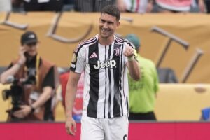 Selebrasi penyerang Juventus, Dusan Vlahovic setelah mencetak gol ke gawang Wydad AC di Piala Dunia Antarklub 2025. (c) AP Photo/Chris Szagola