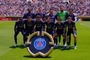 Para pemain PSG berfoto bersama sebelum laga Grup B Piala Dunia Antarklub mawan Atletico Madrid, Senin (16/6/2025). (c) AP Photo/Mark J. Terrill