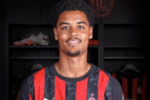 Bek baru AC Milan, Koni De Winter. (c) Dok. acmilan.com