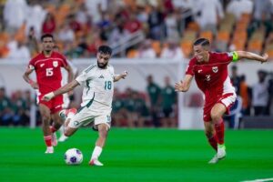 Aksi Saleh Abu Al-Shamat pada laga Timnas Indonesia vs Arab Saudi di Kualifikasi Piala Dunia 2026 zona Asia (c) Dok. Saudi National Team/@SaudiNT