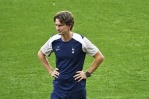 Pelatih Tottenham, Thomas Frank. (c) AP Photo/Denes Erdos