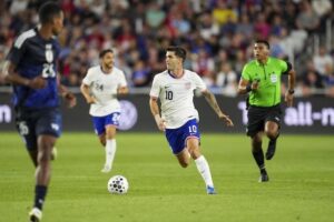 Pemain Timnas Amerika Serikat, Christian Pulisic (10), mengontrol bola dalam laga persahabatan melawan Timnas Jepang di Columbus, Ohio, 9 September 2025 (c) AP Photo/Jeff Dean