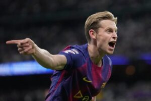 Gelandang Barcelona, Frenkie de Jong saat melawan Real Madrid, 26 Oktober 2025. (c) AP Photo/Bernat Armangue