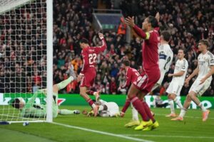 Momen gol Alexis Mac Allister dalam laga Liga Champions antara Liverpool vs Real Madrid, Rabu (5/11/2025). (c) AP Photo/Jon Super
