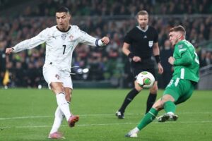 Aksi Cristiano Ronaldo pada laga Timnas Portugal melawan Irlandia di lanjutan Kualifikasi Piala Dunia 2026 zona Eropa (c) AP Photo/Peter Morrison
