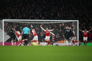 Pemain Arsenal, Gabriel Magalhaes (ketiga dari kiri), merayakan gol pada laga Premier League/Liga Inggris antara Arsenal vs Aston Villa di London, Selasa, 30 Desember 2025 (c) AP Photo/Alastair Grant