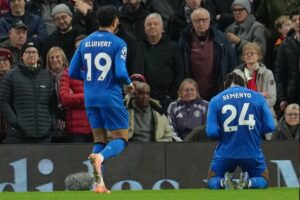 Winger Bournemouth, Antoine Semenyo (kanan) merayakan golnya ke gawang Manchester United, Selasa (16/12/2025) (c) AP Photo/Jon Super