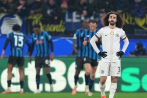Ekspresi kecewa Marc Cucurella usai gawang Chelsea dibobol oleh Atalanta (c) AP Photo/Antonio Calanni