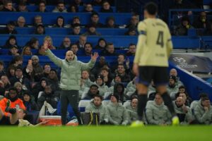 Pelatih Chelsea, Enzo Maresca. (c) AP Photo/Kin Cheung