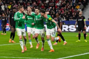 Pemain Newcastle, Lewis Miley (kanan), merayakan gol pada laga Liga Champions antara Bayer Leverkusen vs Newcastle di Leverkusen, Jerman, Rabu, 10 Desember 2025 (c) AP Photo/Martin Meissner