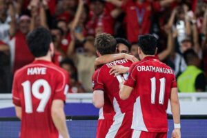 Pemain Timnas Indonesia, Ole Romeny dan Marselino Ferdinan, melakukan selebrasi setelah mencetak gol ke gawang Bahrain. (c) Bola.net/Bagaskara Lazuardi