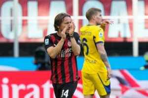 Luka Moadrid di laga AC Milan vs Verona di San Siro, Minggu (28/12/2025). (c) AP Photo/Luca Bruno
