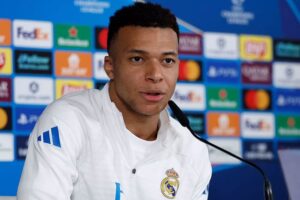 Penyerang Real Madrid, Kylian Mbappe saat konferensi pers sebelum laga melawan AS Monaco di Liga Champions. (c) dok.Real Madrid FC/Antonio Villalba