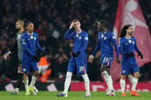 Para pemain Chelsea bereaksi setelah pemain Arsenal, Kai Havertz, mencetak gol dalam pertandingan leg kedua semifinal Carabao Cup, Rabu (4/2/2026) dini hari WIB. (c) AP Photo/Ian Walton