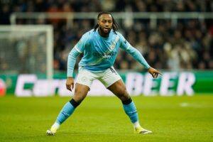 Aksi pemain baru Manchester City, Antoine Semenyo saat melawan Newcastle di leg 1 semifinal Carabao Cup, 14 Januari 2026. (c) AP Photo/Dave Thompson